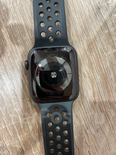 Apple Watch Series 4 Nike+ ����