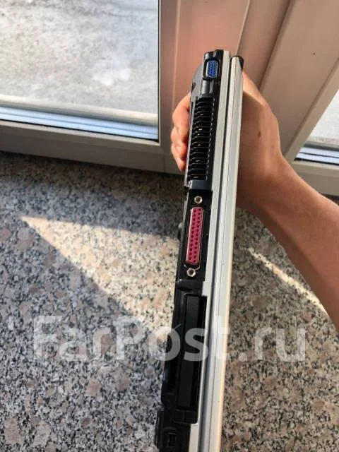 LG LS70. 15", 1 600����, ��� 512 ��, ���� 40���, WiFi: 1, ����������� �� 2��. ����