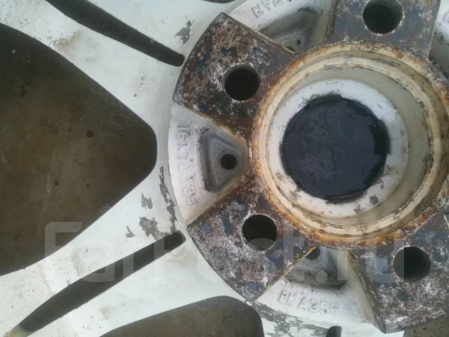 Sparco Rally. 7.0x16", 5x100, ET35 ����