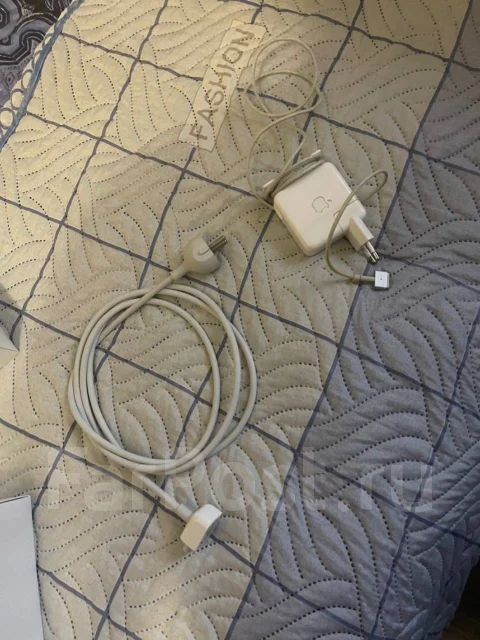 Apple MacBook Air 13 2017 Mid. 13", 1,8����, ��� 8 ��, ���� 128���, WiFi: 1, Bluetooth: 1, ����������� �� 7��. ����
