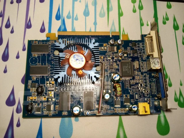 Radeon X700 ����