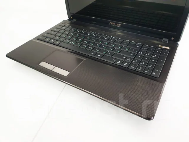 Asus X53. 15.6", 2,5����, ��� 4 ��, ���� 500���, WiFi: 1, Bluetooth: 1, ����������� �� 6��. ����