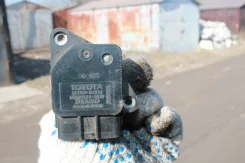 ������ ������� ������� ��� Toyota 222040j010 ����