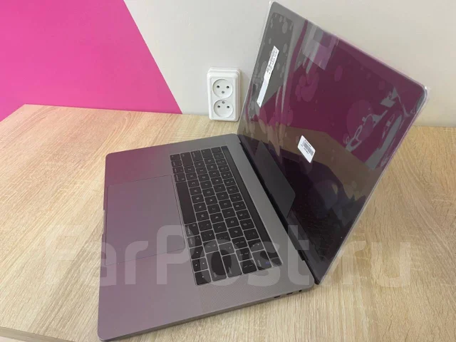 Apple MacBook Pro 15 2017 Mid. 15.4", 3,1����, ��� 16 ��, ���� 1 000���, WiFi: 1, Bluetooth: 1, ����������� �� 10��. ����
