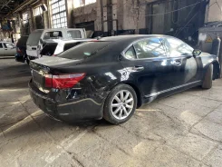 Lexus LS600hL ����