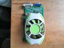 GeForce GT 220 ����
