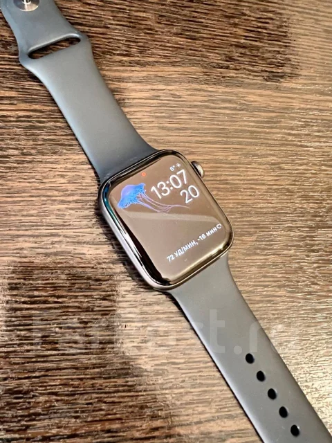 Apple Watch SE. IP68 ����