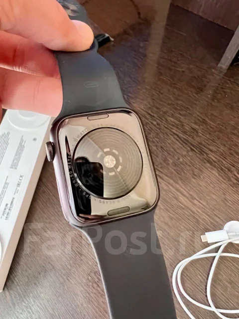 Apple Watch SE. IP68 ����