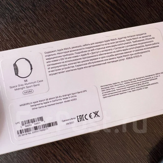 Apple Watch SE. IP68 ����