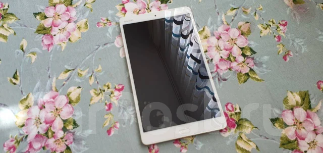 Huawei MediaPad M3 ����
