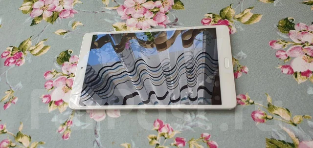 Huawei MediaPad M3 ����