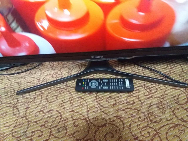 Philips 32PFL6007T. LED ����