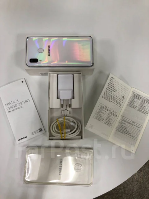 Samsung Galaxy A40. �/�, �����, 3G, 4G LTE, Dual-SIM, ����������, NFC ����