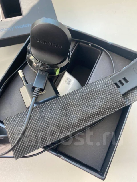 Samsung Galaxy Watch. NFC ����