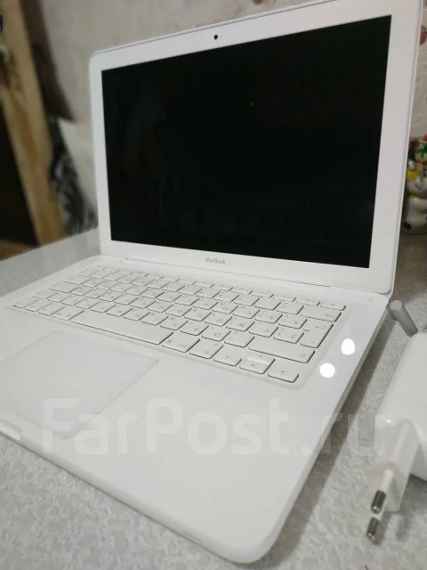 Apple MacBook 13. 13", 2,4����, ��� 2048 ��, ���� 128���, WiFi: 1, Bluetooth: 1, ����������� �� 1��. ����