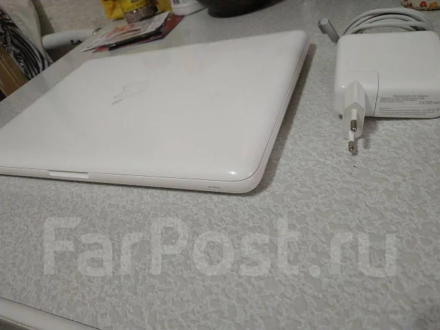 Apple MacBook 13. 13", 2,4����, ��� 2048 ��, ���� 128���, WiFi: 1, Bluetooth: 1, ����������� �� 1��. ����