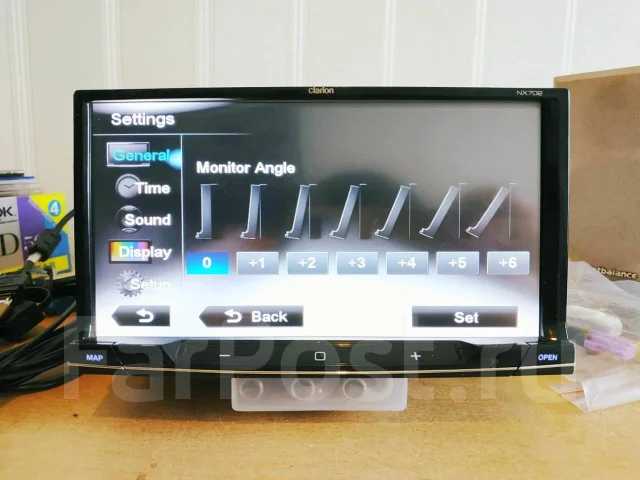 Clarion NX702 ����