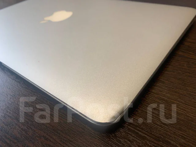 Apple MacBook Air 11 2010 Late. 11.6", 1,4����, ��� 2048 ��, ���� 128���, WiFi: 1, Bluetooth: 1, ����������� �� 3��. ����