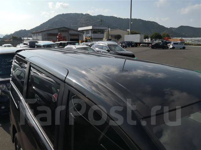 Toyota Voxy. ZRR80 ����