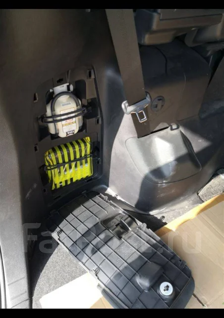 Toyota Voxy. ZRR80 ����