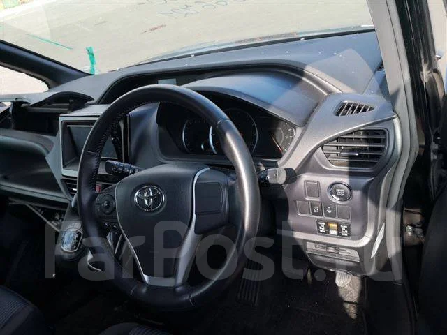 Toyota Voxy. ZRR80 ����