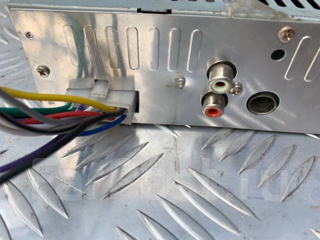 ���������� USB AUX SD � ����� ����