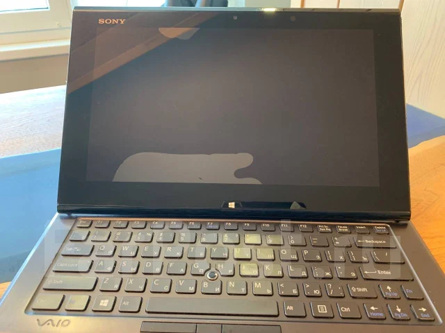 Sony VAIO Duo 11. 11", 2,4����, ��� 8 ��, ���� 200���, WiFi: 1, Bluetooth: 1 ����