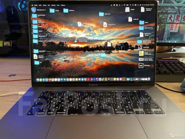 Apple MacBook. 16", ��� 16 ��, ���� 1 000���, WiFi: 1, Bluetooth: 1, ����������� �� 5��. ����