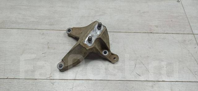 Кронштейн кпп рено клио 2. Опора крепления коробки передач к кузову renault kangoo 1. Кронштейн крепления кпп маз. Кронштейн крепления кпп 2225. Кронштейн кпп логан 2.