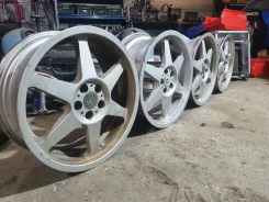 Tecnocast Corsia. 7.0x17", 5x100, ET47 ����