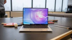 Huawei MateBook D 15. 15.6", 2,1����, ��� 8 ��, ���� 256���, WiFi, Bluetooth, ����������� �� 7��. ����
