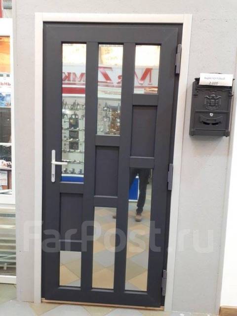Фото входной пластиковой двери со стеклом Входные двери ПВХ пластиковые VIP, новый, под заказ. Цена: 40 000 ₽ во Владивост