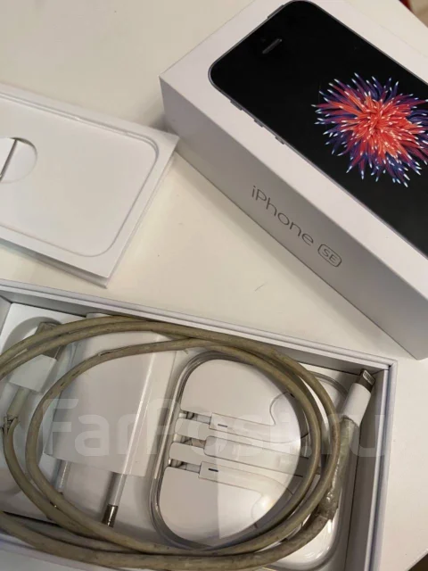 Apple iPhone SE. �/�, ������, 4G LTE ����