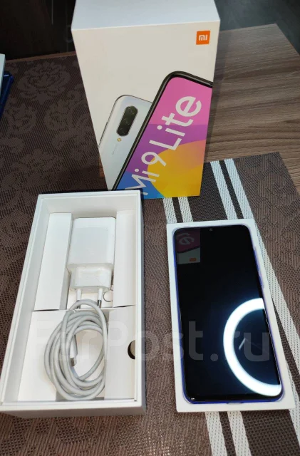 Xiaomi Mi9 Lite. �/�, �����, 4G LTE, Dual-SIM, NFC ����