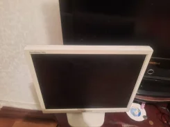 Samsung. 15" ����