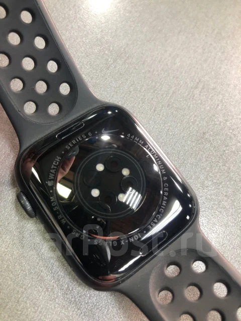 Apple Watch Series 6 Nike. GPS, NFC, IP67, IP68 ����