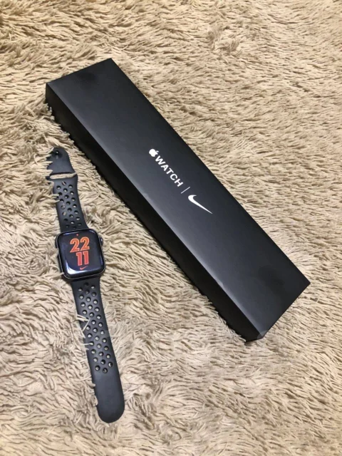 Apple Watch Series 6 Nike. GPS, NFC, IP67, IP68 ����