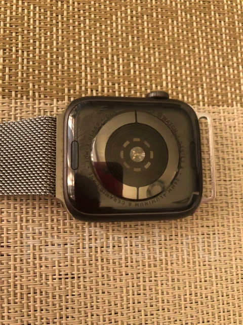Apple Watch Series 4. GPS, NFC ����