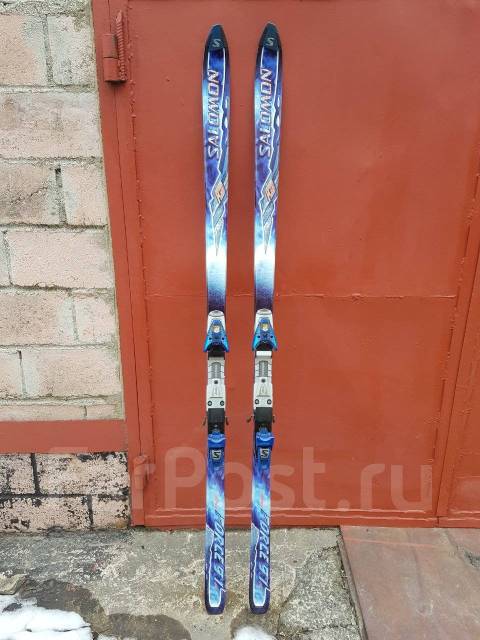 Salomon force store 9 skis