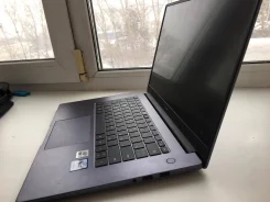 Huawei MateBook D 15. 15.6", 1����, ��� 16 ��, ���� 250���, WiFi: 1, Bluetooth: 1, ����������� �� 24��. ����