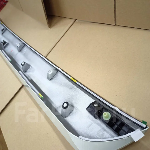 Накладка задней двери Nissan Serena CC25 CNC25 купить в Новосибирске по ...