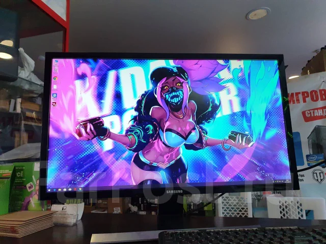 Samsung. 28" ����