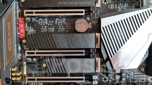 AMD X570 ����