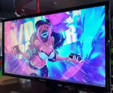 Samsung. 28" ����
