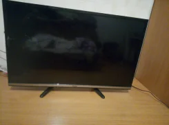 Haier LE32B8500T. LED ����