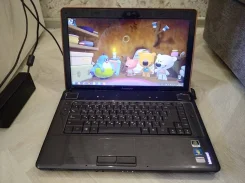Lenovo IdeaPad Y550. 15.6", 2,2����, ��� 4 ��, ���� 300���, WiFi, Bluetooth, ����������� �� 2��. ����