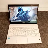 Fujitsu. 13.3", 2,6����, ��� 4 ��, ���� 750���, WiFi: 1, Bluetooth: 1, ����������� �� 6��. ����