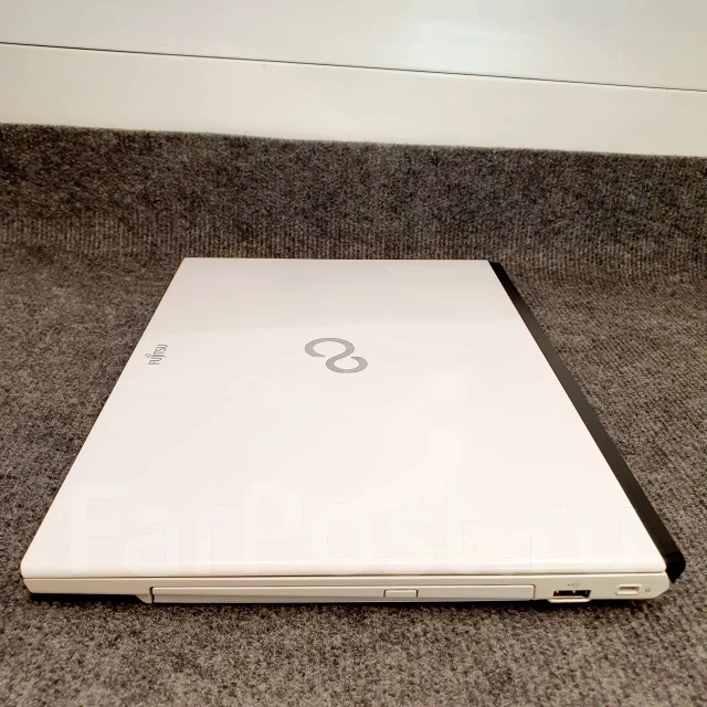 Fujitsu. 13.3", 2,6����, ��� 4 ��, ���� 750���, WiFi: 1, Bluetooth: 1, ����������� �� 6��. ����