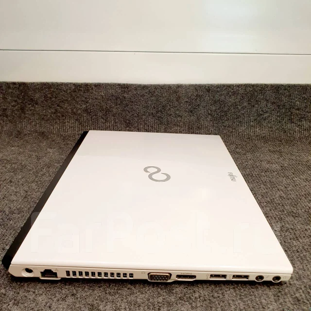 Fujitsu. 13.3", 2,6����, ��� 4 ��, ���� 750���, WiFi: 1, Bluetooth: 1, ����������� �� 6��. ����