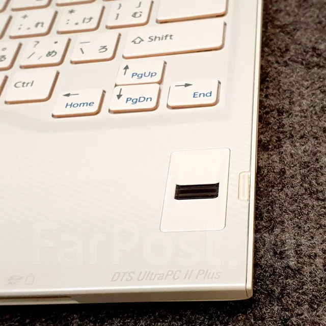 Fujitsu. 13.3", 2,6����, ��� 4 ��, ���� 750���, WiFi: 1, Bluetooth: 1, ����������� �� 6��. ����